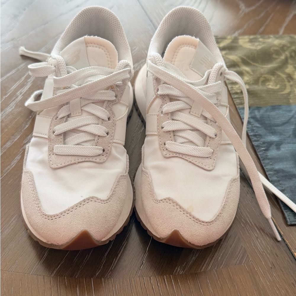 New Balance Women's Sneakers - White